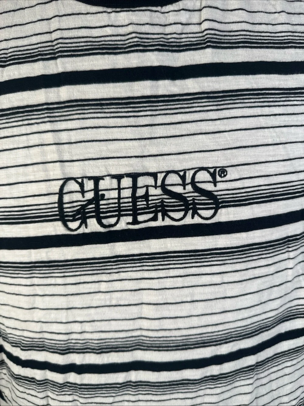 Guess t-shirt Embroidered Retro Style Men’s size M White Black Stripe - Picture 3 of 8